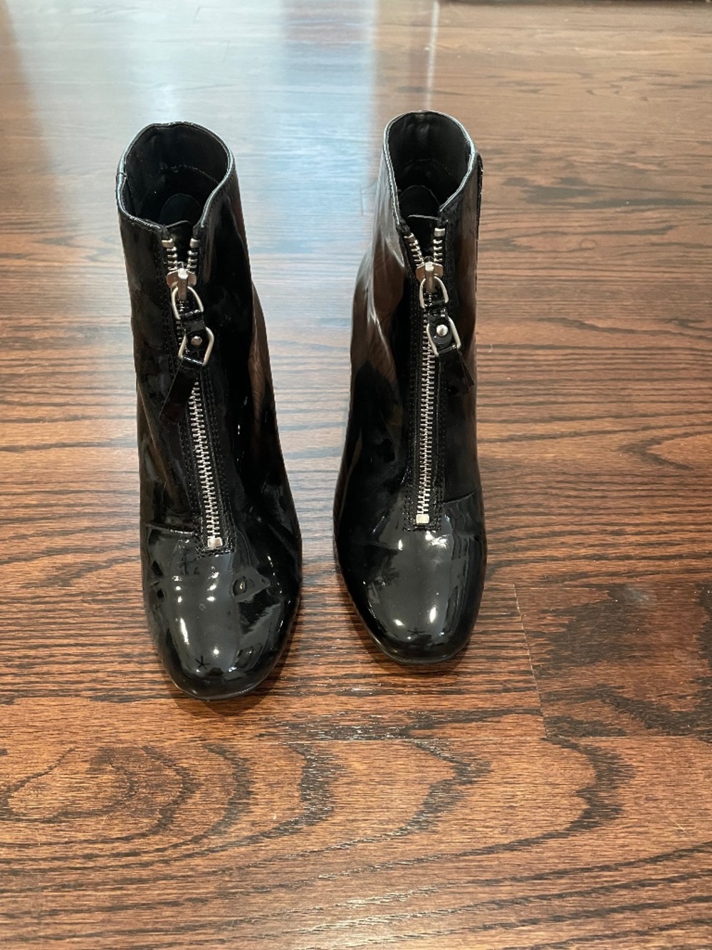 Tahari patent leather black ankle boots - size 6M